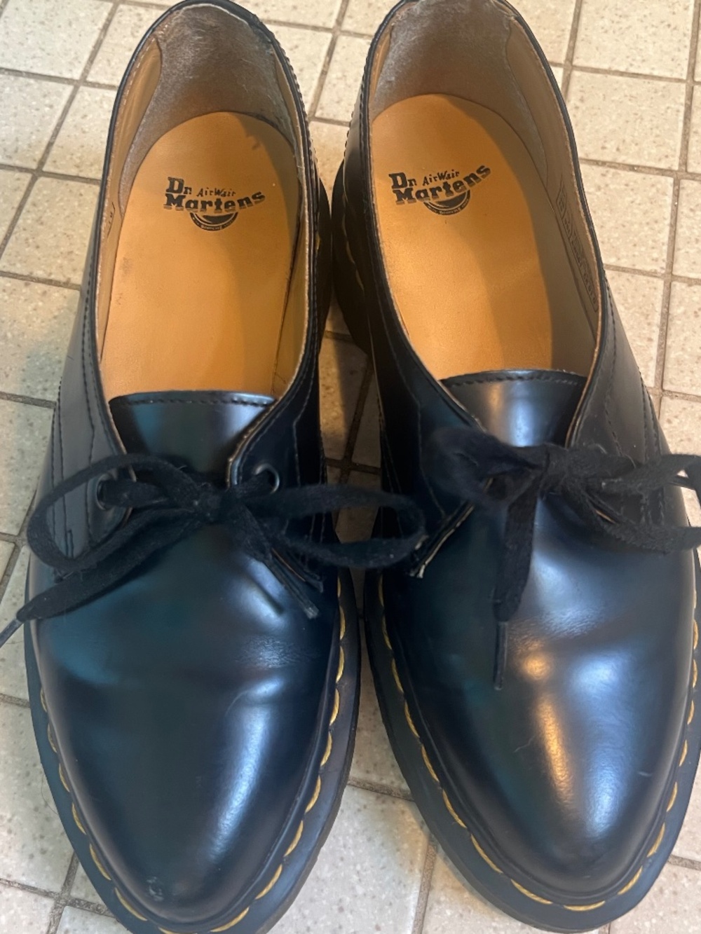 Dr. Martens/Doc Martens Siano Black Leather Pointed Toe Oxfords Women 7